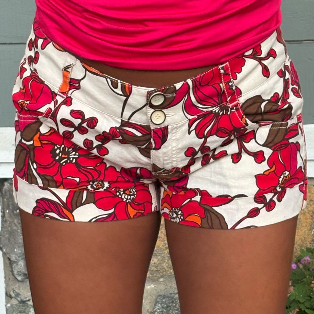 vintage GUESS midrise floral pink and brown shorts! fits M